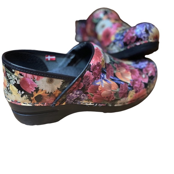 Womens New Without Tags or Box .. Never Worn Womens Sanita Clog - Picture 3 of 4